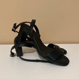 Black sandals. Size 8M.